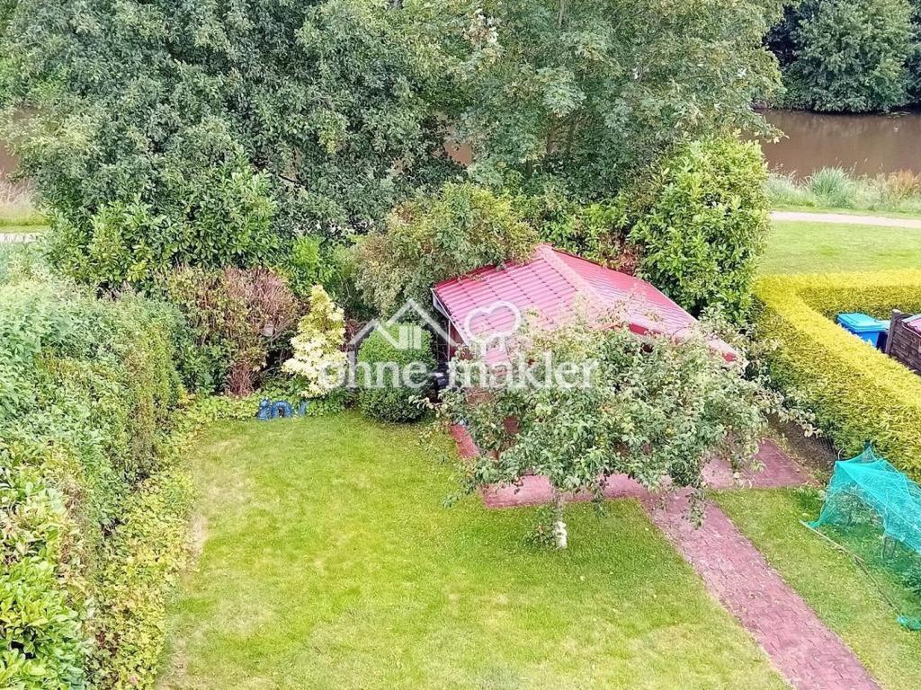 Blick Fenster -  in den Garten