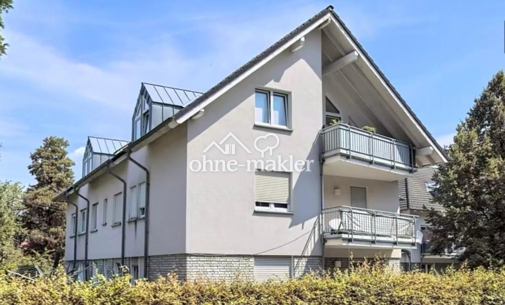 Freundliche 3-Zimmer-Dachgeschosswohnung mit Balkon und Stellplatz - Photo 4