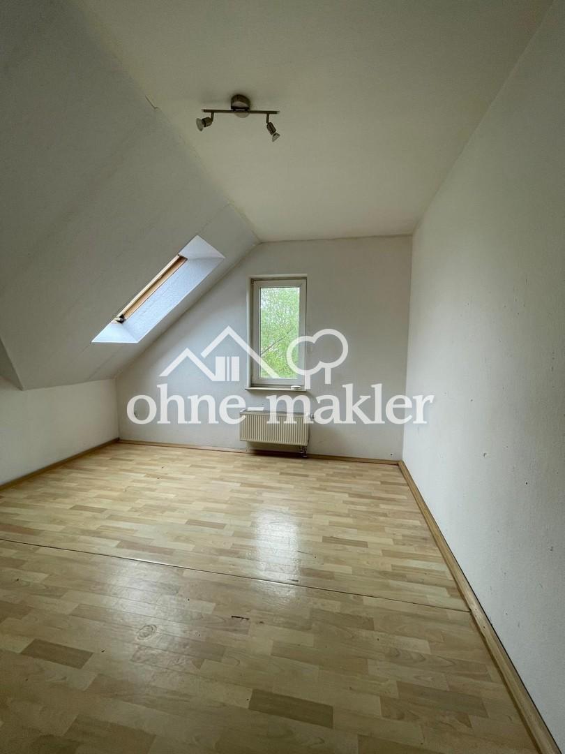 Freundliche 3-Zimmer-Dachgeschosswohnung mit Balkon und Stellplatz - Photo 5