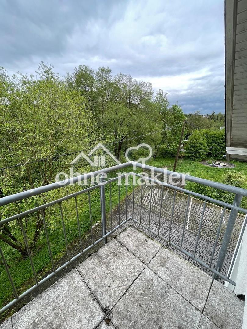 Freundliche 3-Zimmer-Dachgeschosswohnung mit Balkon und Stellplatz - Photo 3