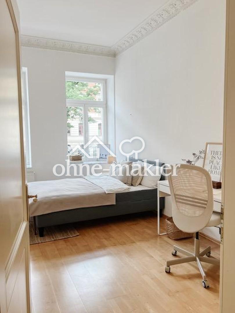 Großes und helles Zimmer