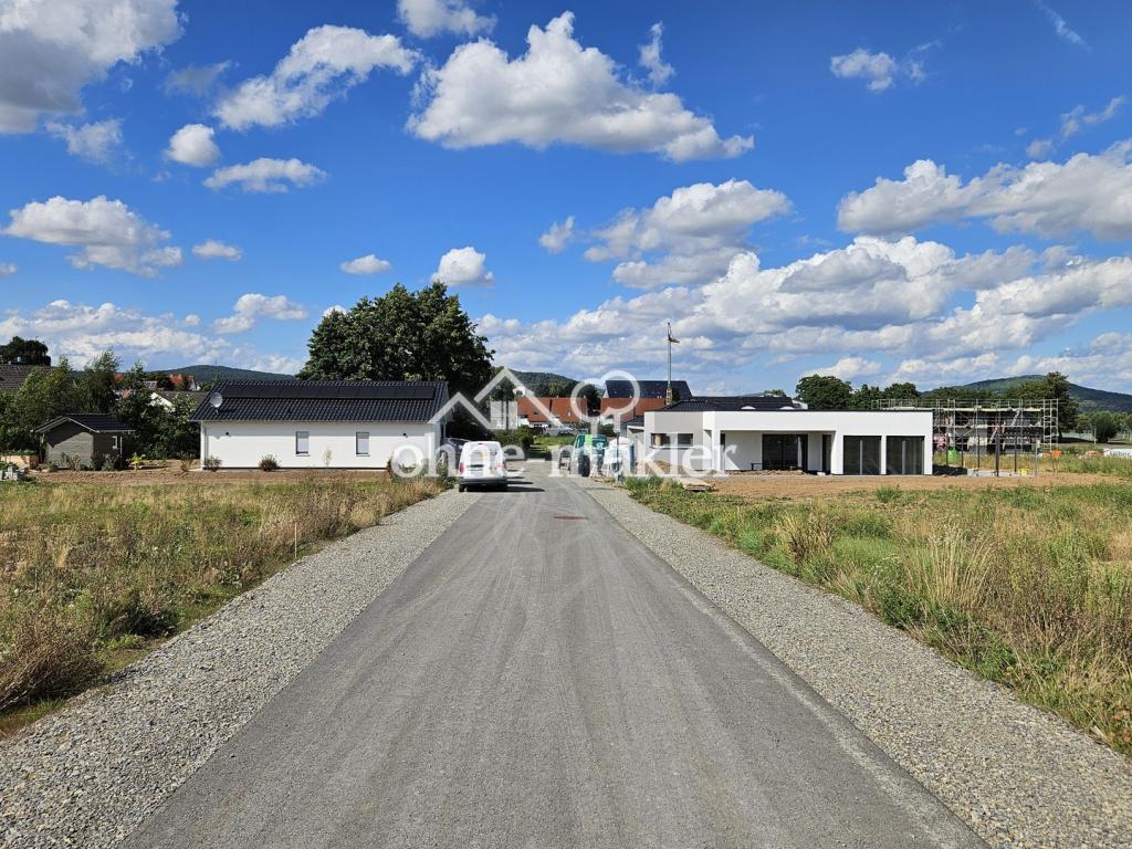 Zufahrt mit Blick zum Westberg