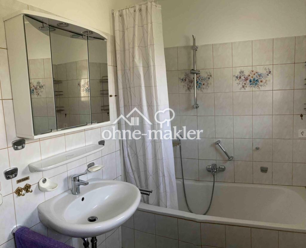 Bad mit Badewanne