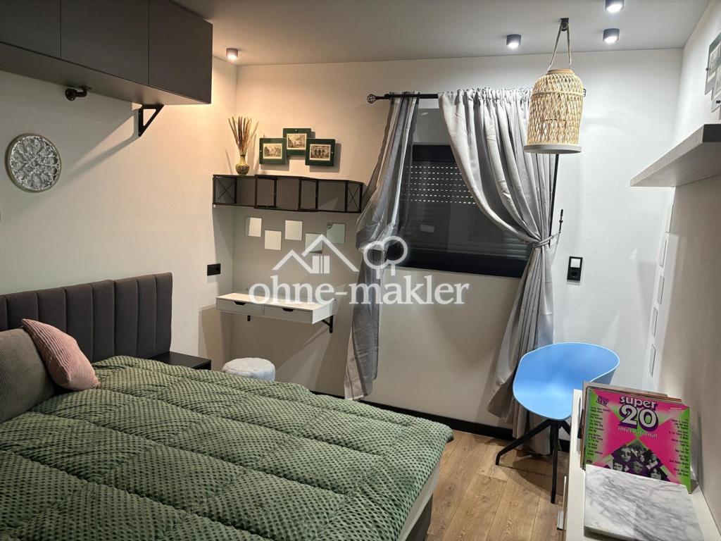 Schlafzimmer 1