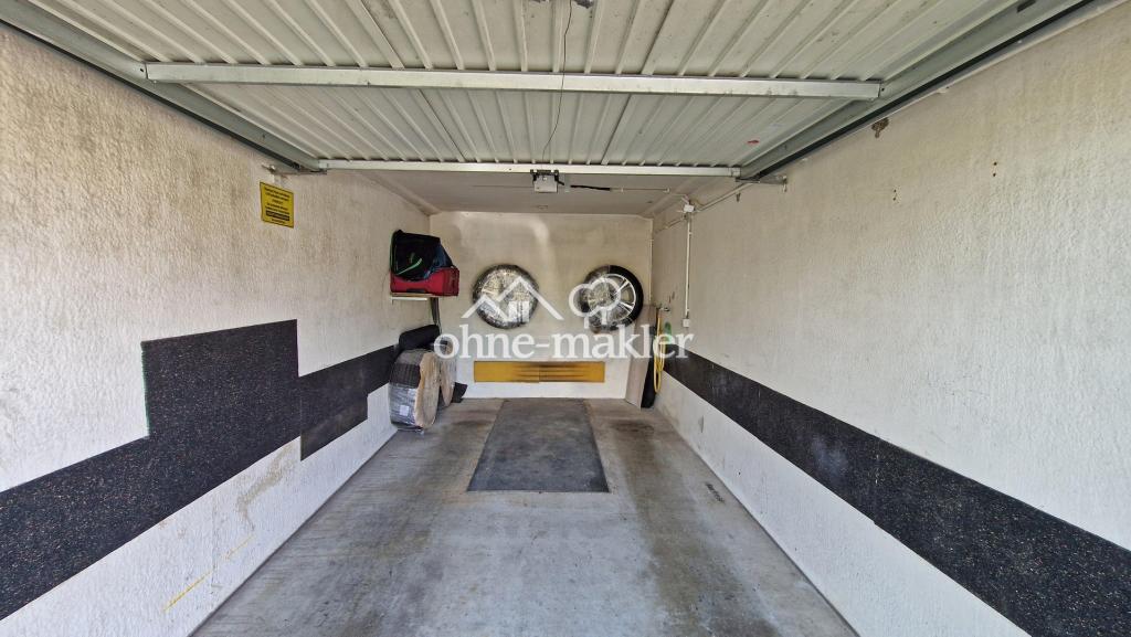 große Garage mit elektr. Tor