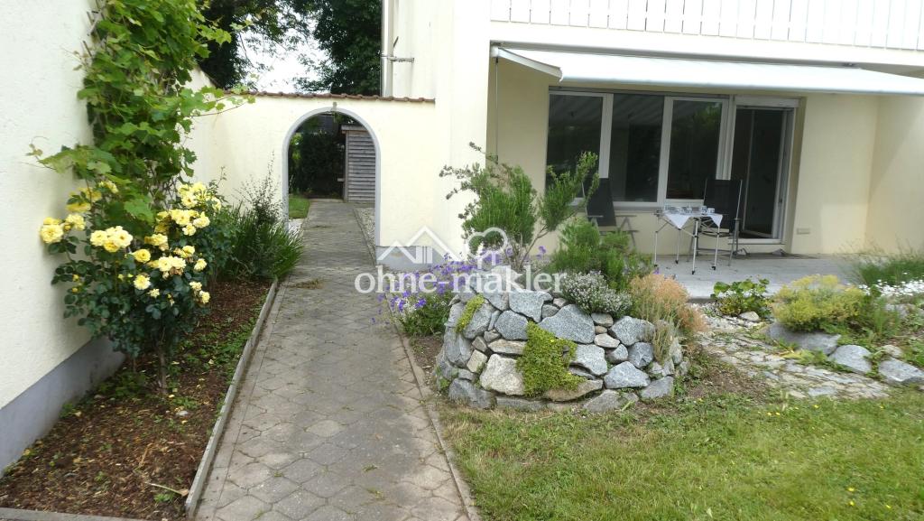 Terrasse und Durchgang zum hin