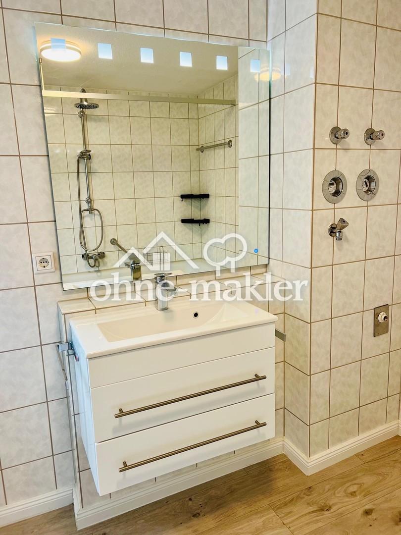 Bad mit schönem LED Spiegell