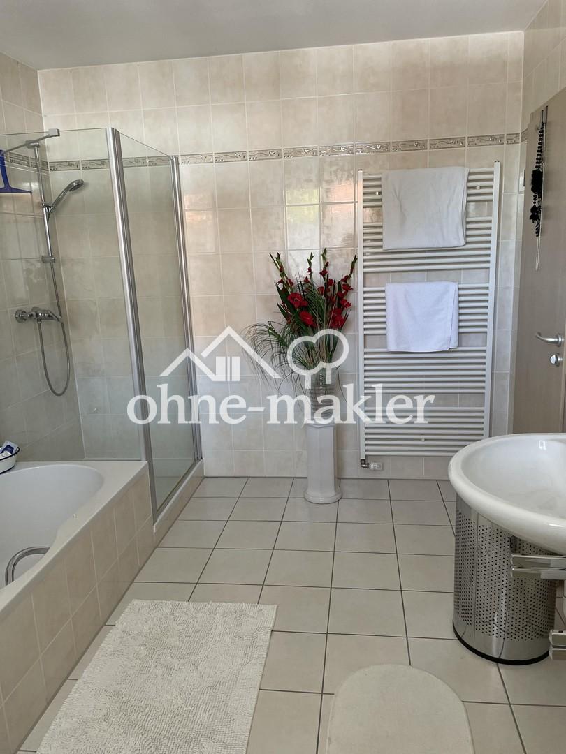 Großes Badezimmer 1. OG (2)