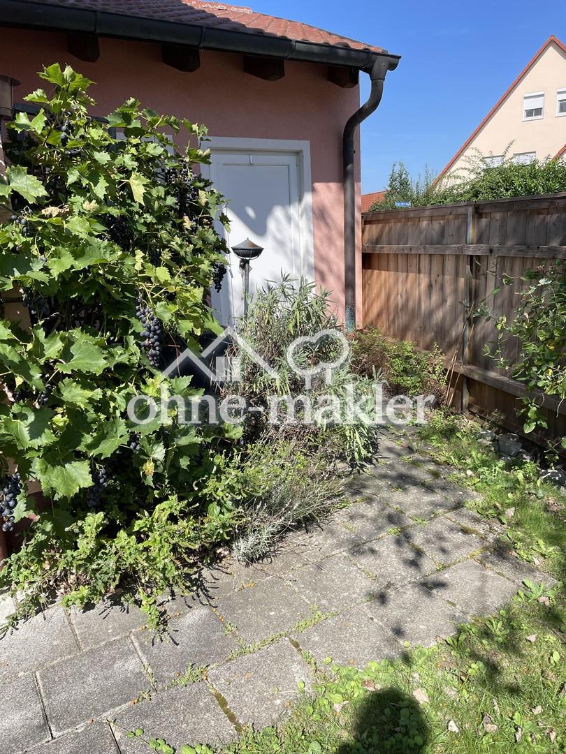 Rückwärtiger Zugang zur Garage