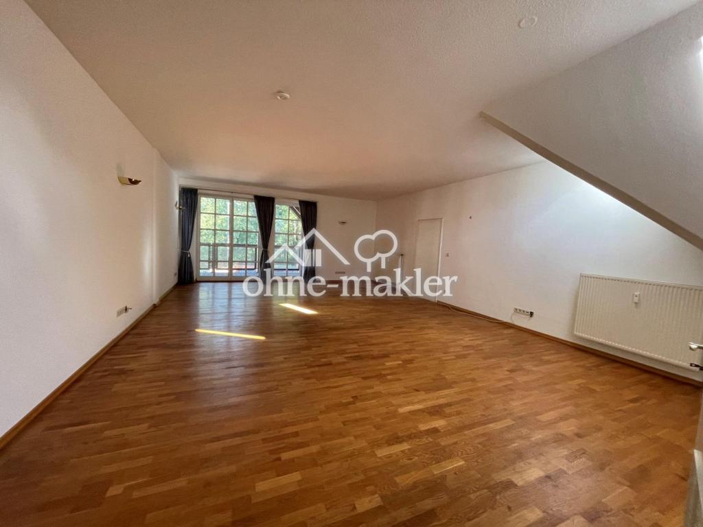 Zimmer 2 mit Ausgang Logia