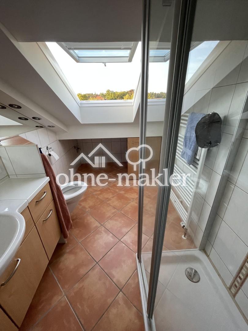lichtdurchflutete 2-Zimmer-Dachgeschosswohnung mit EBK, TLB & Klimaanlage - Photo 3