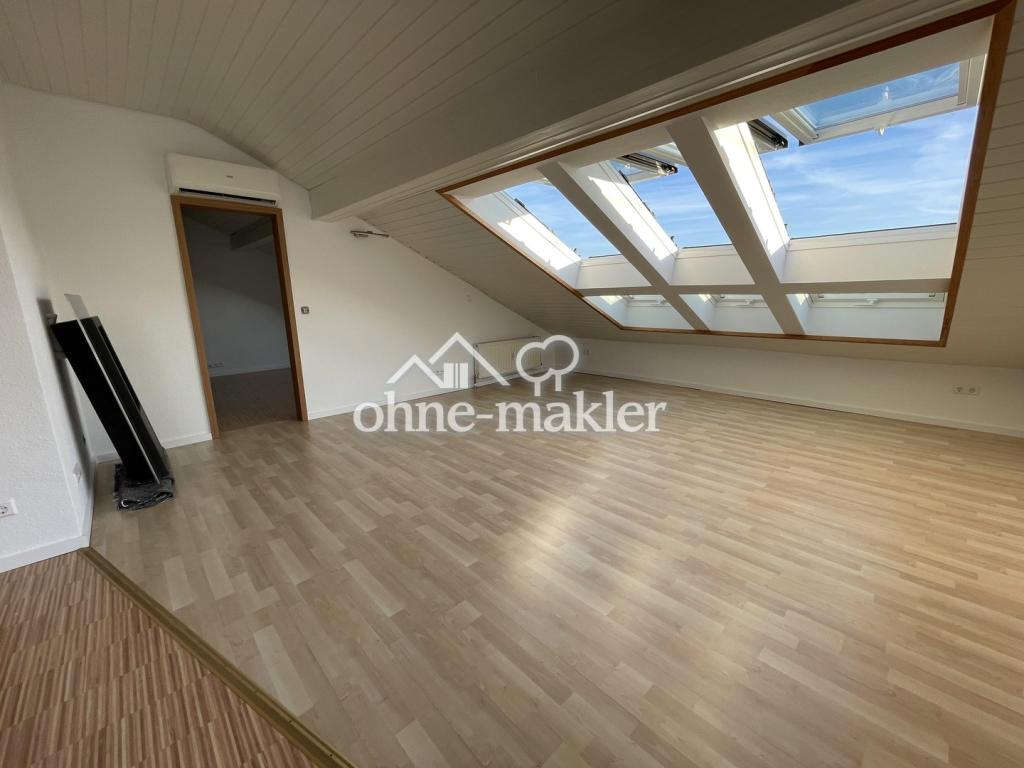 lichtdurchflutete 2-Zimmer-Dachgeschosswohnung mit EBK, TLB & Klimaanlage - Photo 5