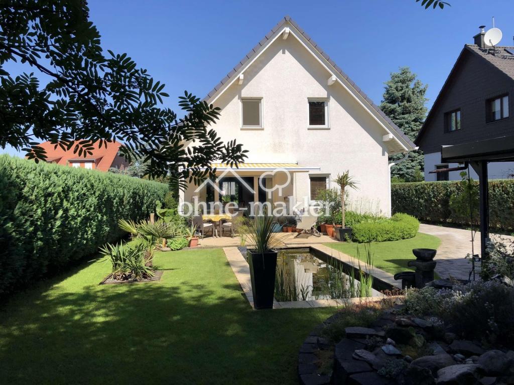 Garten mit Blick auf das Haus