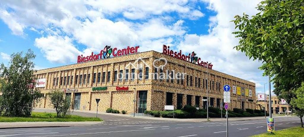 Einkaufscenter mit U-Bahn
