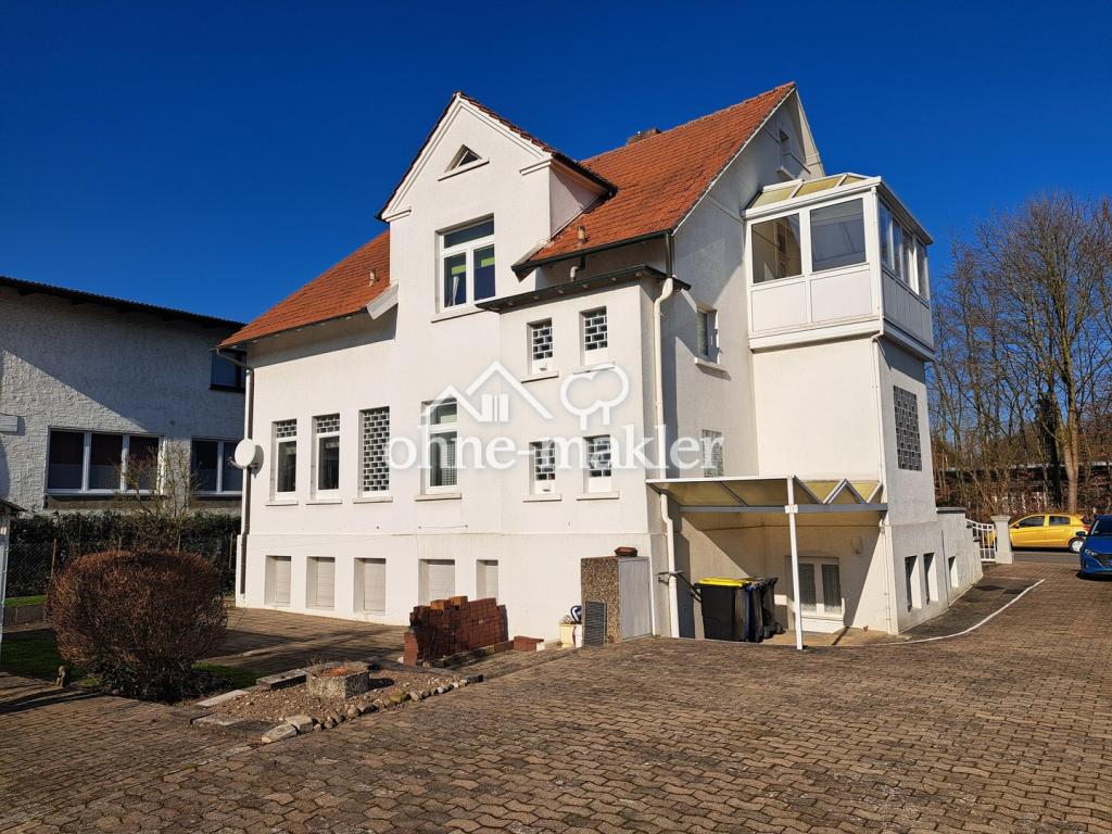Gartenansicht mit Zufahrt