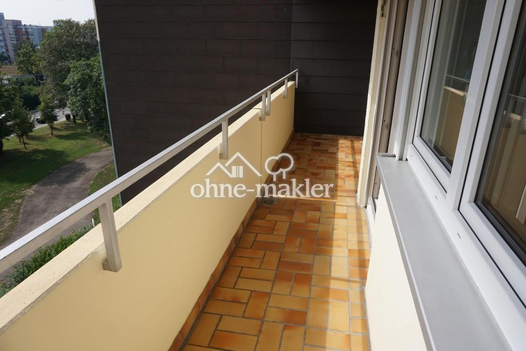 großer Balkon Richtung Süden 