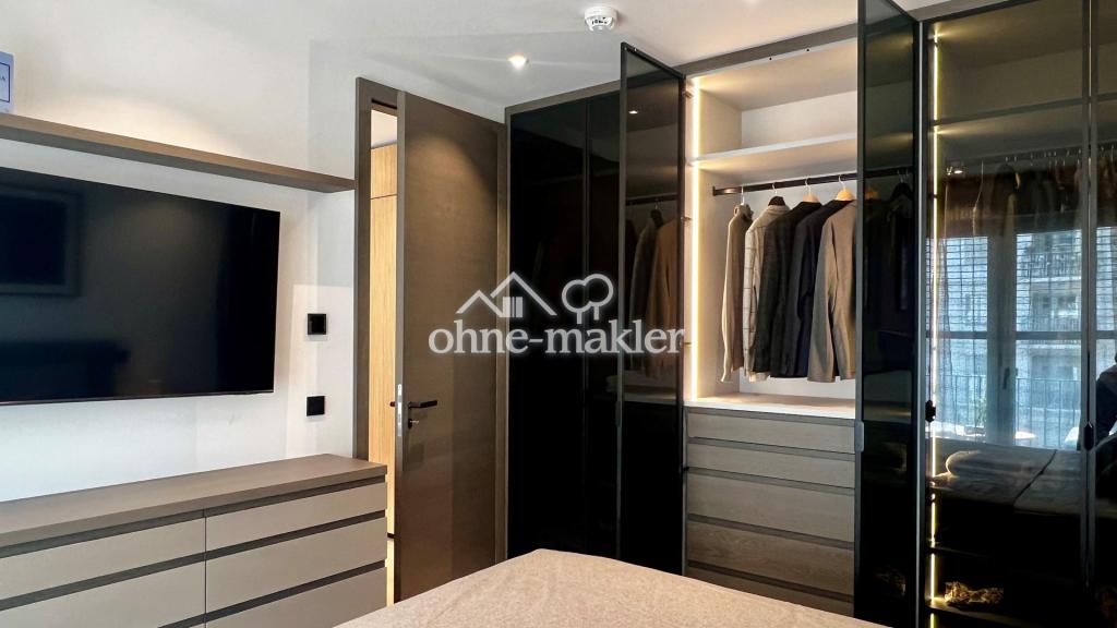 Kleiderschrank mit Glastüren