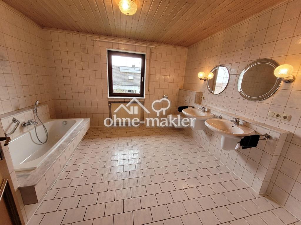 großzügiges Badezimmer