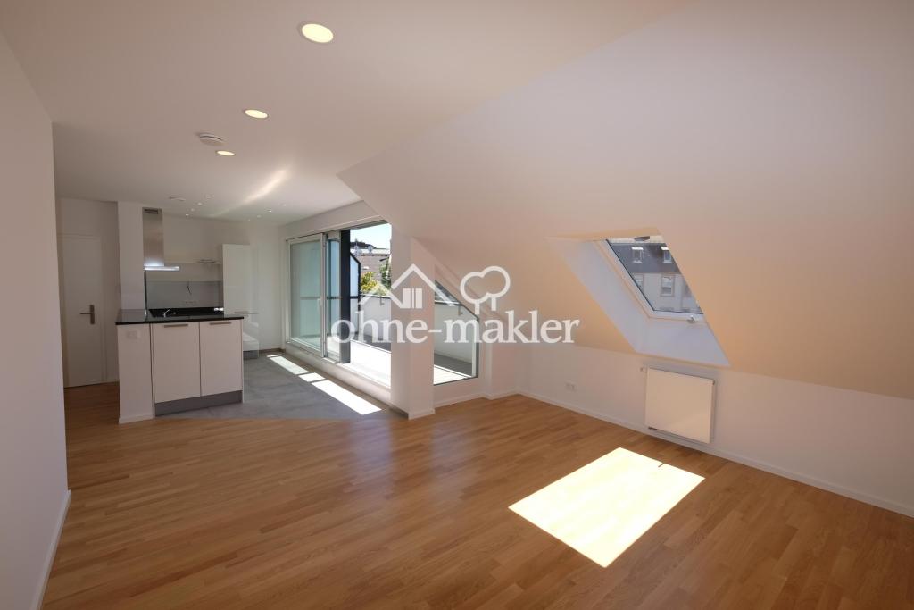 Penthauswohnung mit Dachterrasse: 2-Zimmer-Wohnung mit Einbauküche im Zentrum zu vermieten! - Photo 1