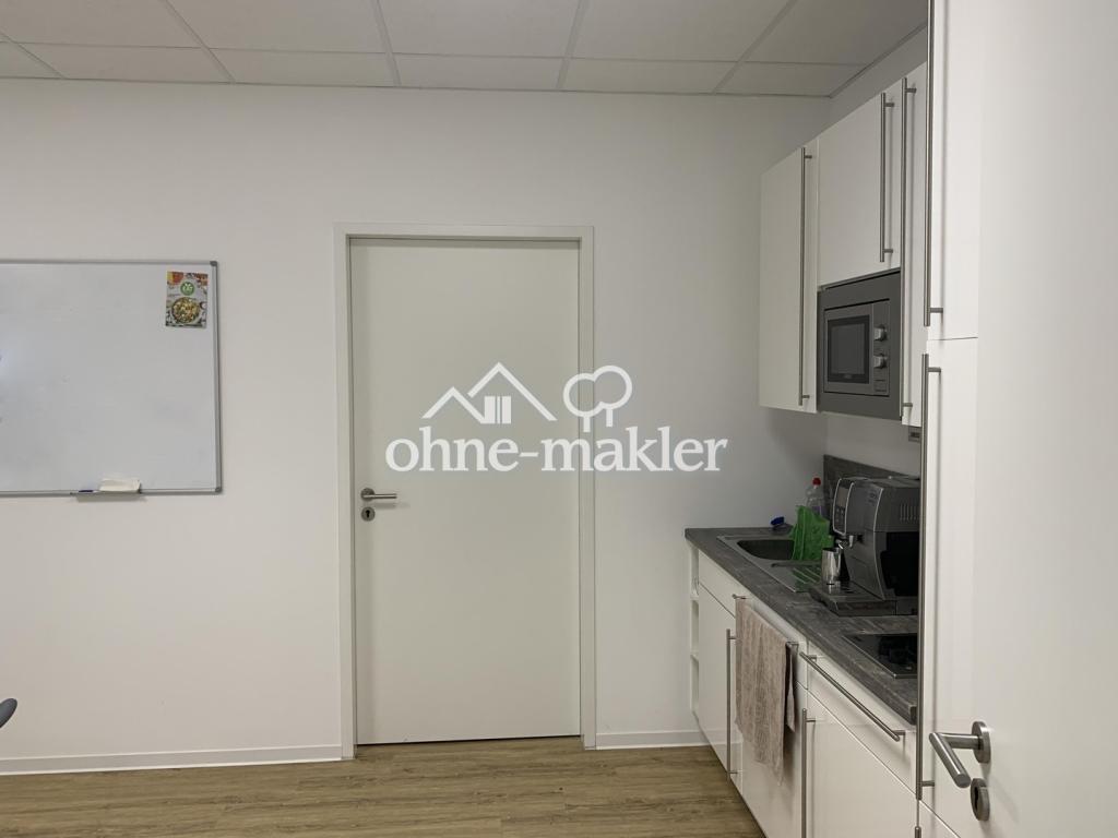 KÜCHE  /  TÜR SERVERRAUM