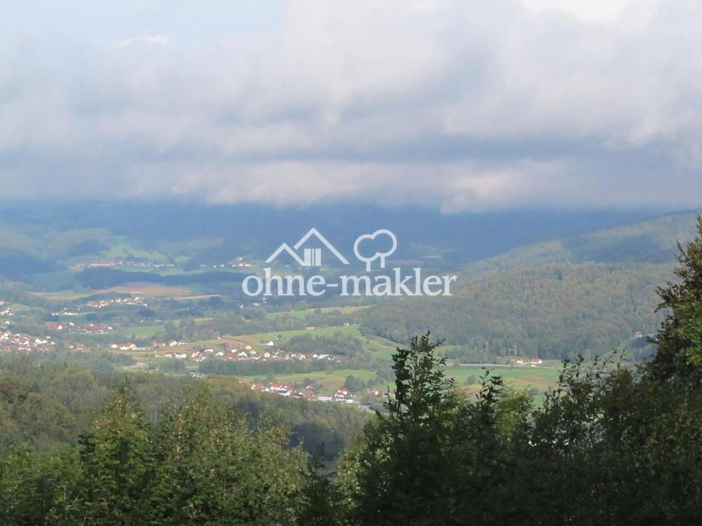 Fernsicht ins Tal und in Berge