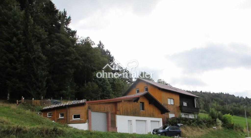 3 Garagen mit Wohnhaus