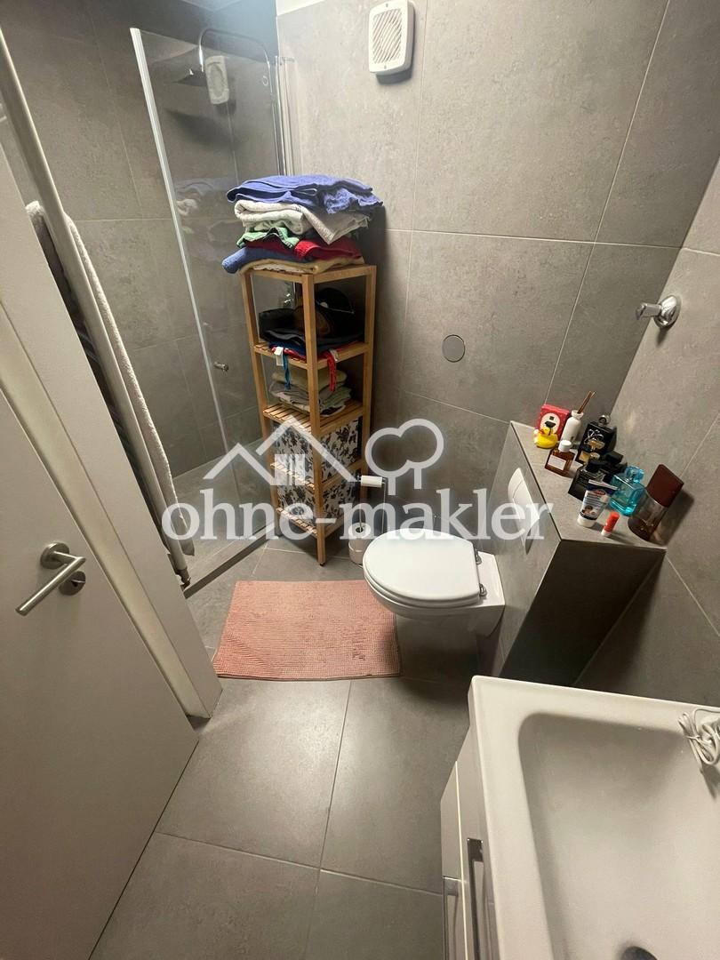 Renovierte 2-Zimmer-Wohnung mit Balkon, Aufzug & Einbauküche in zentraler Lage von Düsseldorf - Photo 3