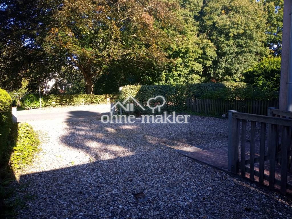 Einfahrt + 3 Parkplätze