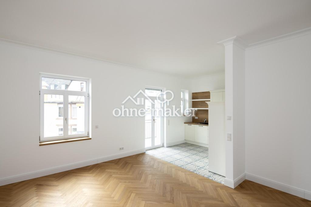 1-Zimmer-Wohnung in saniertem Altbau mit Einbauküche und Balkon zu vermieten! - Photo 1