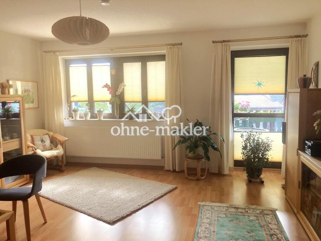 Wohnzimmer Blick zum Balkon