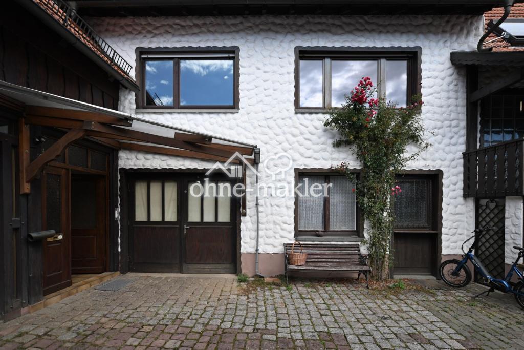 W2, Zimmerfenster 1 und 2 oben