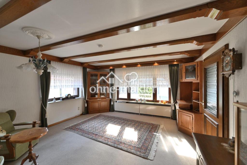 W1, Wohnzimmer Blick Hof