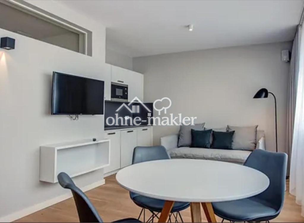 Wohnen auf Zeit nahe Berlin, Potsdam & BER – voll ausgestattete Maisonette-Suite mit Service - Foto 1