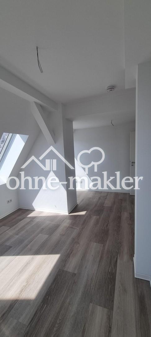 (3 Zi) Zimmer  mit 3 Balkonen 