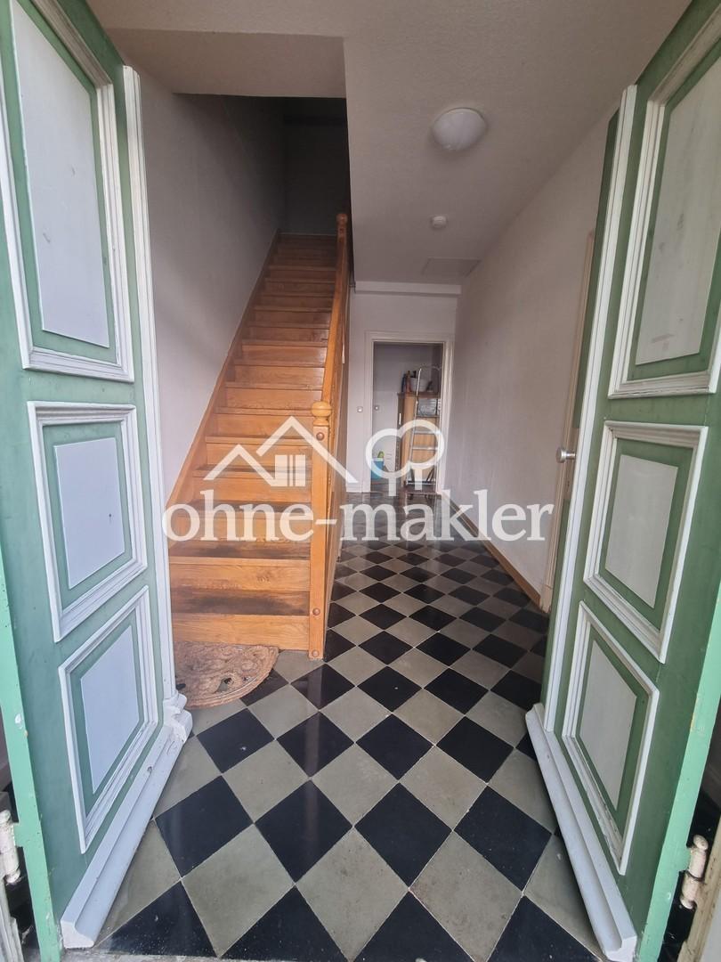 Hausflur mit Treppe