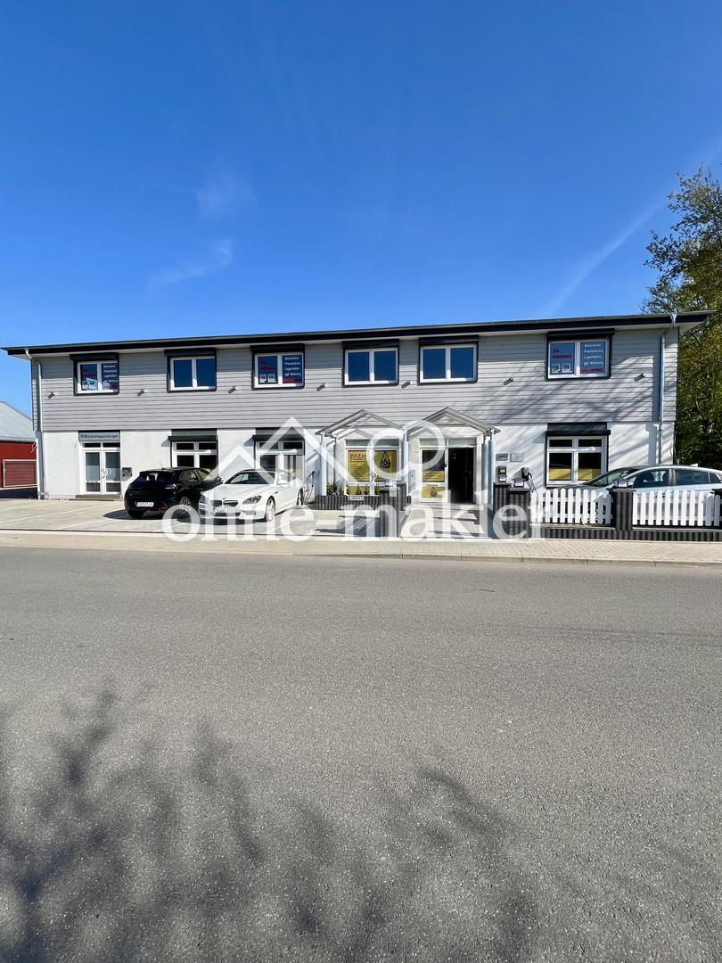 Gewerbekomplex / Straßenseite