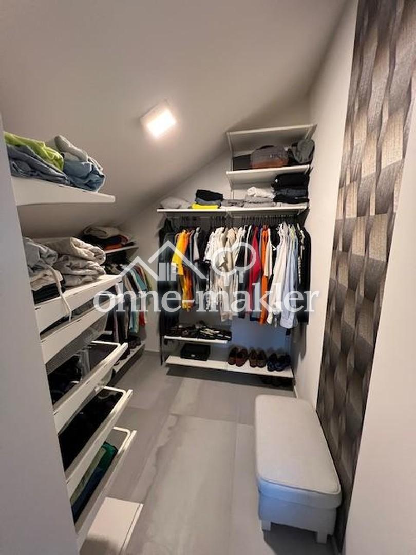 Begehbarer Kleiderschrank