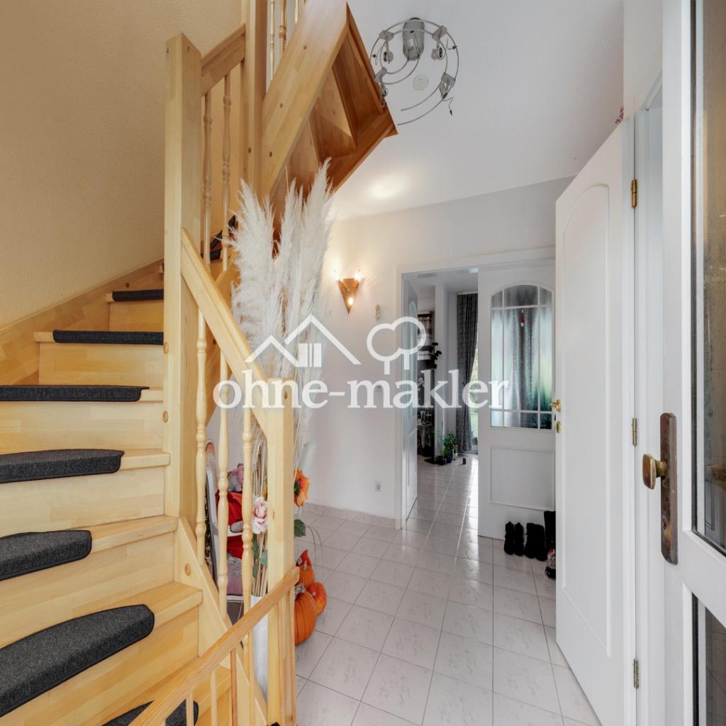 Diele und Treppen EG