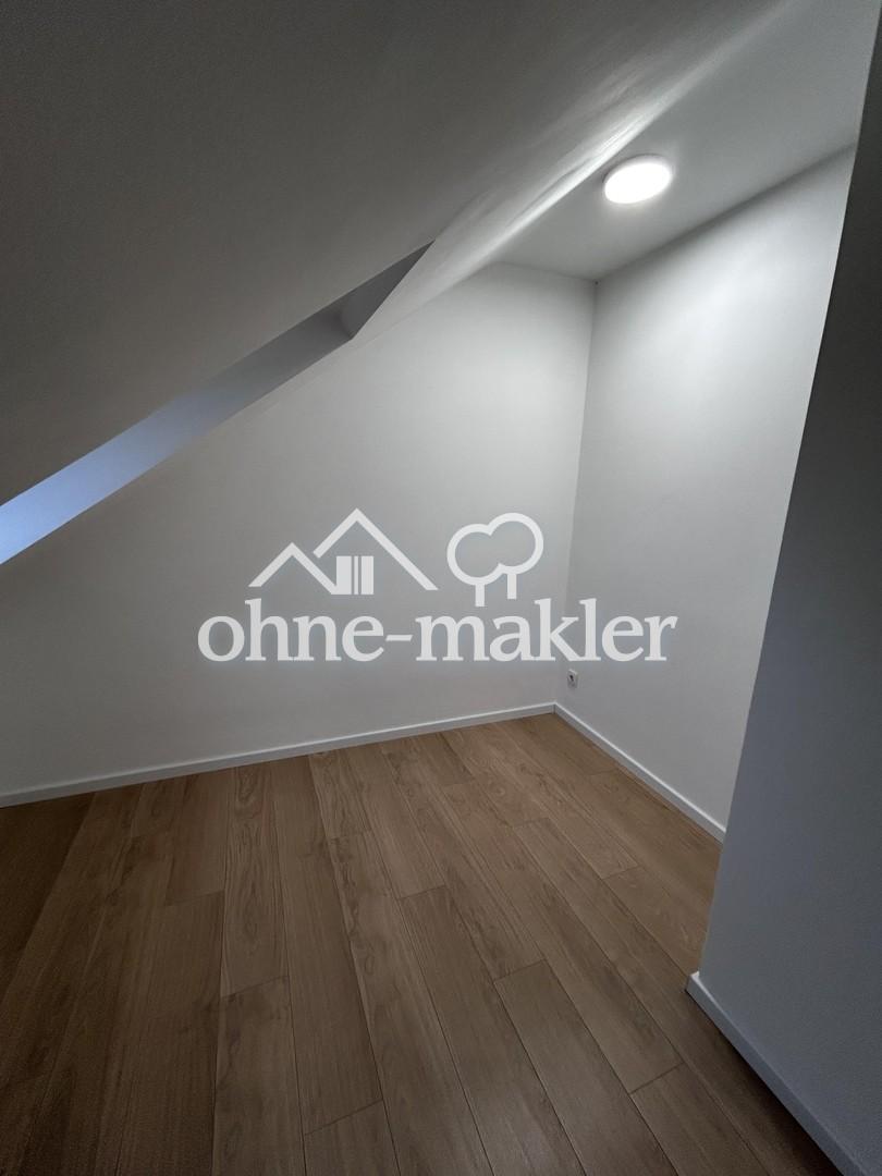 Modernisierte Dachgeschosswohnung mit Charme – 2 Zimmer in Mönchengladbach-Rheydt - Photo 3