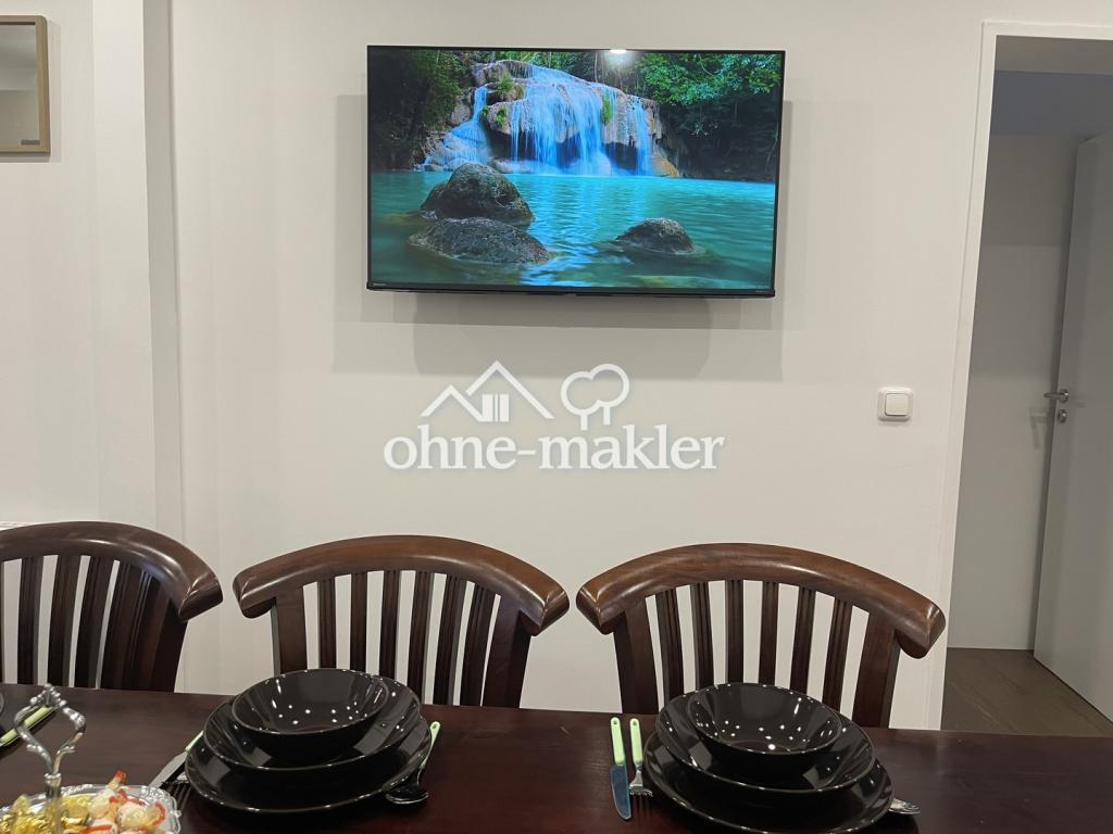 Essbereich mit Smart TV