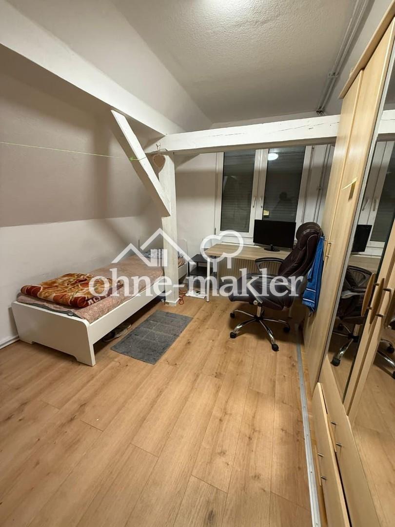 Wunderschöne 3 Zi Dachgeschoss Wohnung mit Balkon und Küche - Photo 3