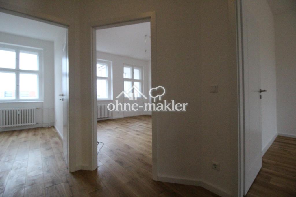 Flur; Arbeitszimmer, Wohnraum