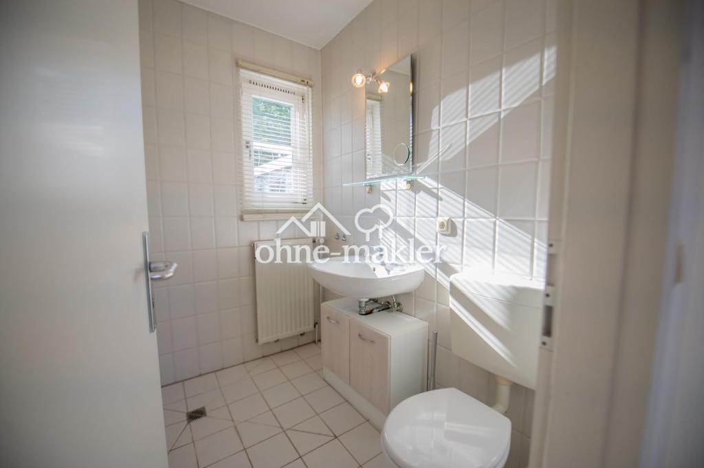 Büro-WC mit Duschvorrüstung