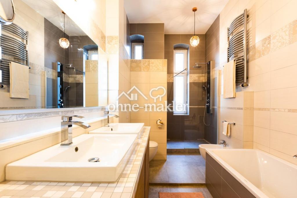 Badezimmer mit Tageslicht