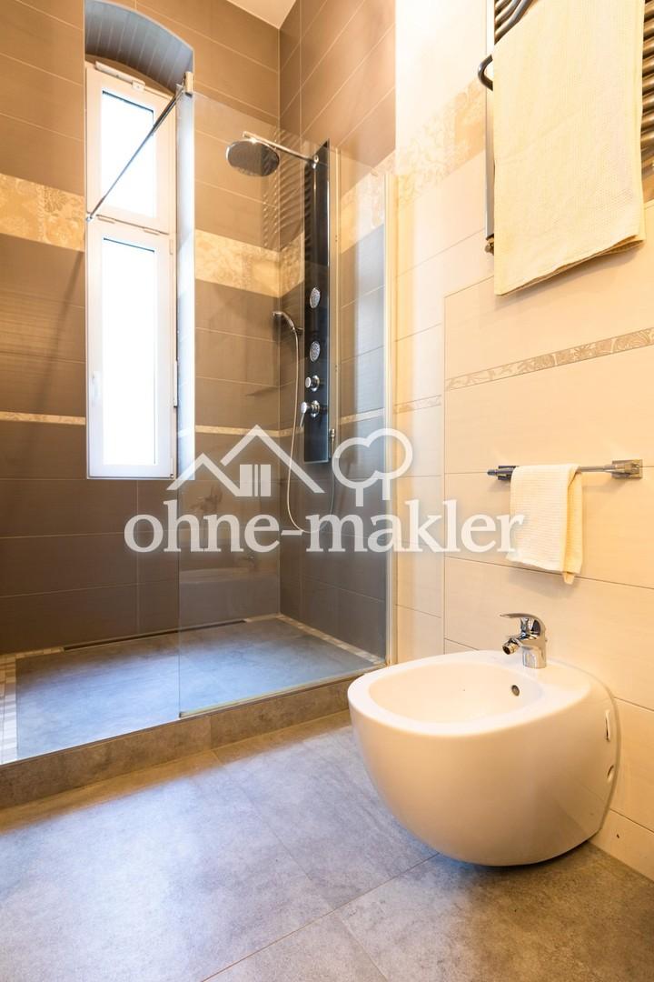Badezimmer mit Tageslicht