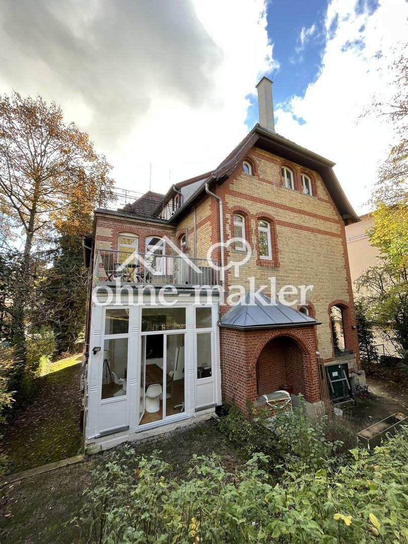 Blick vom Garten auf das Haus