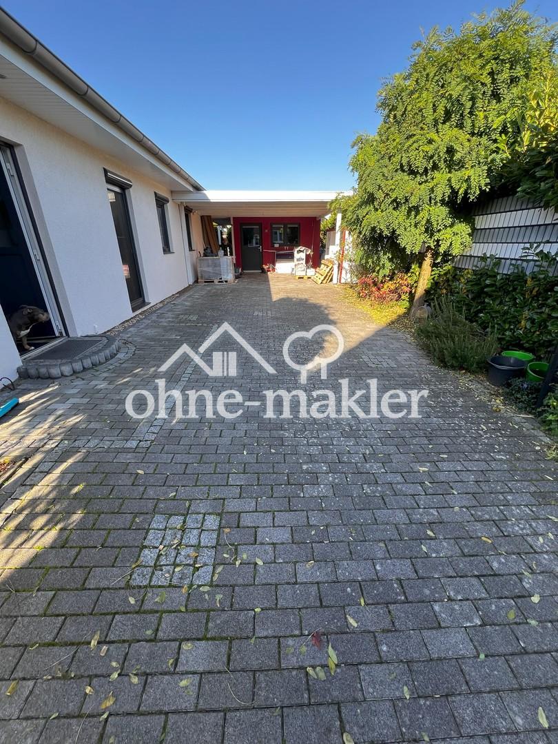 Hof und Carport