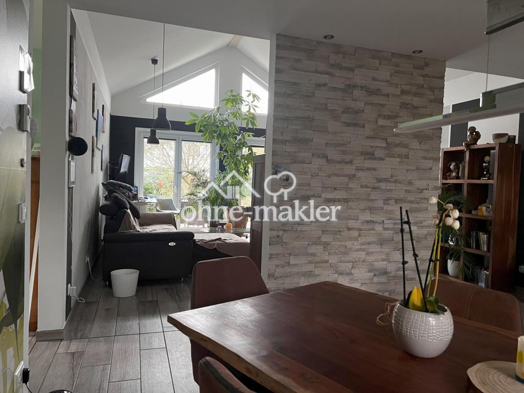Blick vom Essen ins Wohnzimmer