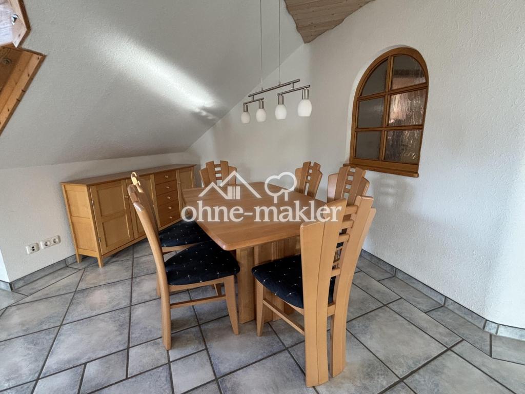 Charmante 3-Zi.-Whg. im DG mit offener Küche, Kachelofen, Carport - Photo 2