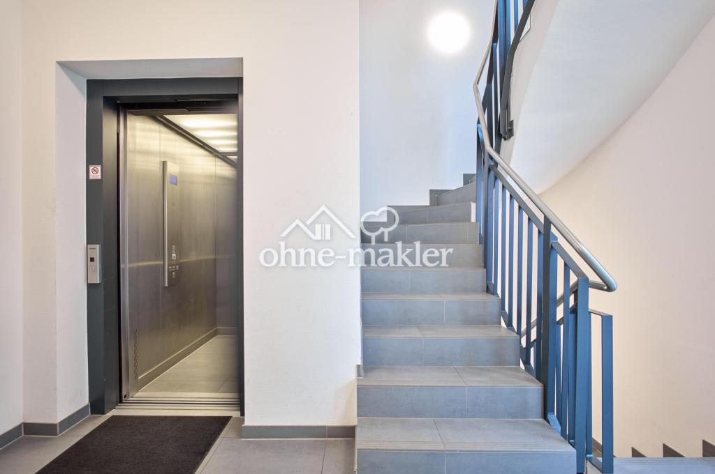 Treppenhaus mit Lift